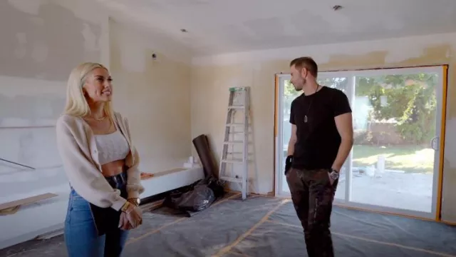 Débardeur court en tricot torsadé blanc Hollister porté par Heather Rae Young comme on le voit dans The Flipping El Moussas (S02E02)