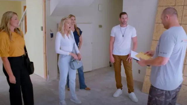 Mother The Ditcher Zip Flood Straight Leg Jeans porté par Heather Rae Young comme on le voit dans The Flipping El Moussas (S02E03)