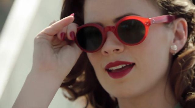 Sunglasses red of Peggy Carter (Hayley Atwell) in Agent Carter (Season 2)