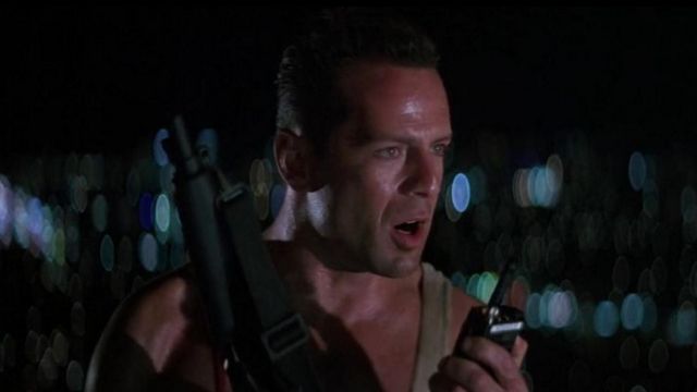 The CB radio Kenwood John McClane (Bruce Willis) in die hard