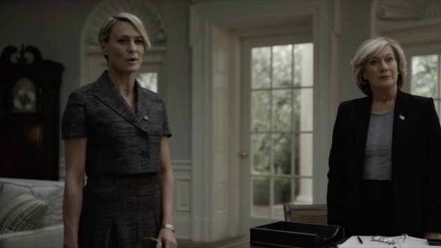 La jupe Akris Punto de Claire Underwood (Robin Wright) dans House of ...