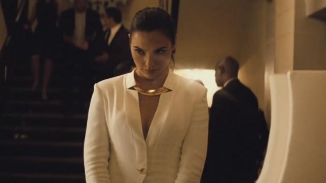 The Collar Of Diana Prince Wonder Woman Gal Gadot In Batman V Superman Dawn Of Justice Spotern When you complete the costume with utility belt and gauntlets, you will really enhance the detailing of your look, adding to its authenticity. diana prince wonder woman gal gadot