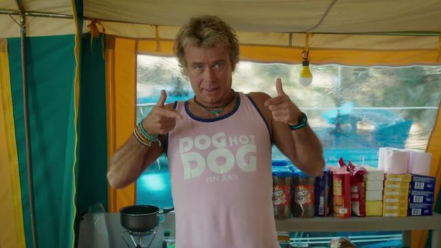 The tank top Pepe Jeans "Dog Hot Dog" by Patrick Chirac (Franck Dubosc) in Camping 3
