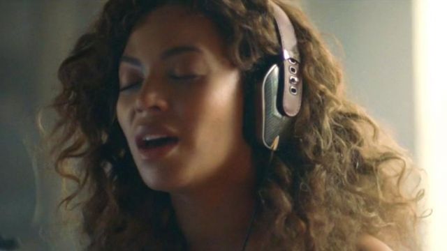 Le casque en cuir Pryma modèle "Carbon Marsala" de Beyoncé dans Lemonade