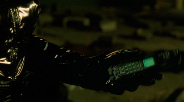 Samsung SPH-N270 téléphone Portable de Trinity (Carrie-Anne Moss) dans La Matrice: Reloaded