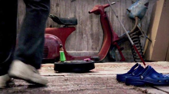 The robot vacuum cleaner of Wade Wilson (Ryan Reynolds in Deadpool | Spotern