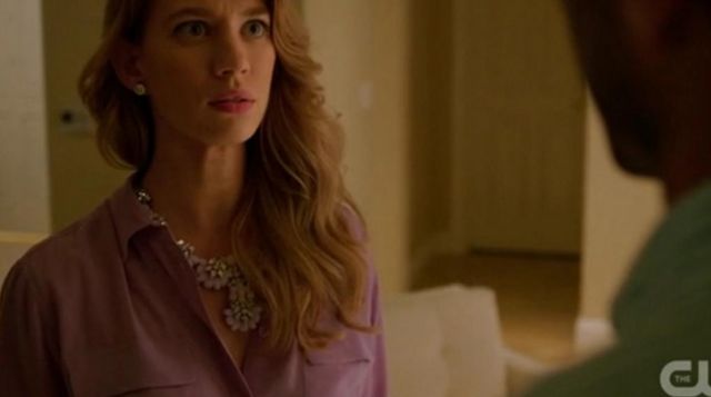 Shirt chest pockets of Petra Solano (Yael Grobglas) in Jane the virgin for the round