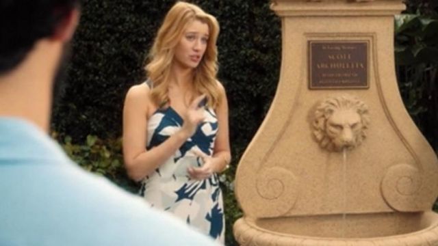 The flower dress of Petra Solano (Yael Grobglas) in Jane the virgin (S03E12)