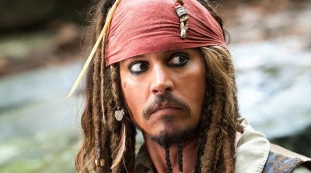 Le crayon noir pour un maquillage à la Jack Sparrow (Johnny Depp) dans Pirates des Caraibes