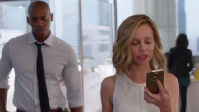 The Samsung Galaxy S5, Catherine Grant (Calista Flockhart) in Supergirl