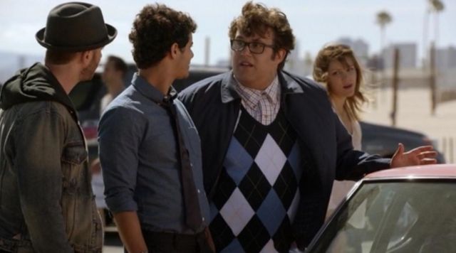 Suéter de cuello en V sin mangas de Sylvester Dodd (Ari Stidham) en Scorpion
