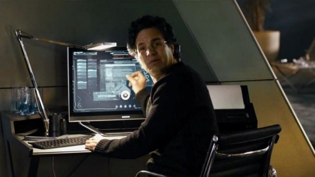 The desk lamp of Bruce Banner (Mark Ruffalo) in Avengers age of Ultron