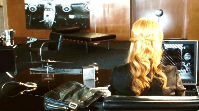 The bench Knoll in the office of Pepper (Gwineth Paltrow) in Iron man