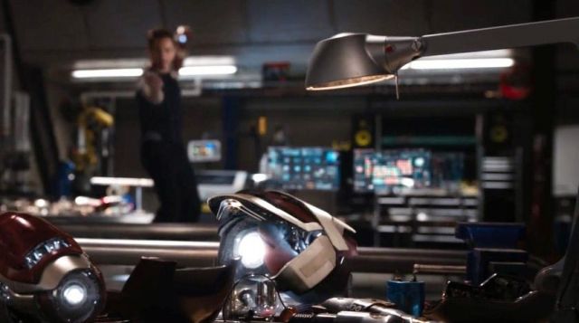 La lampe KNOLL chez Tony Stark (Robert Downey Jr) dans Iron Man 3