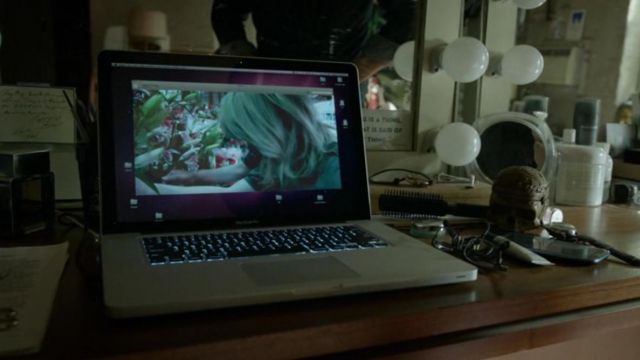 Le portable Apple Macbook Pro 15 Retina de Riggan Thomson (Michael Keaton) dans Birdman
