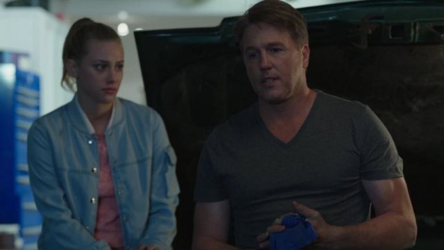The jacket jean Betty Cooper (Lili Reinhart) in Riverdale S01E05