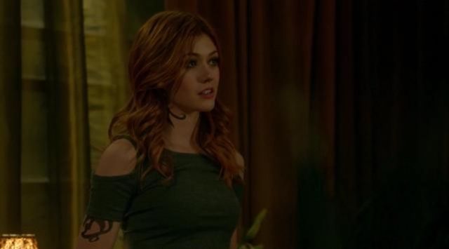 H&M Fine-knit top worn by Clary Fray (Katherine McNamara) in Shadowhunters S02E04
