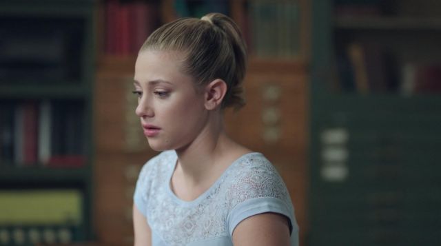 RX&CO. Short Sleeve Rib T-Shirt With Lace worn by Betty Cooper (Lili Reinhart) in Riverdale S01E05