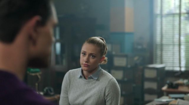 Brooks Bro­thers Cash­mere Swea­ter worn by Betty Cooper (Lili Reinhart) in Riverdale S01E05