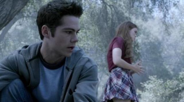 Plaid pleat skirt H&M worn by Lydia Martin (Holland Roden) in Teen Wolf S03E14