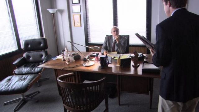 The chaise longue in the office of Oscar Bluth (Jeffrey Tambor) in's arrested Development