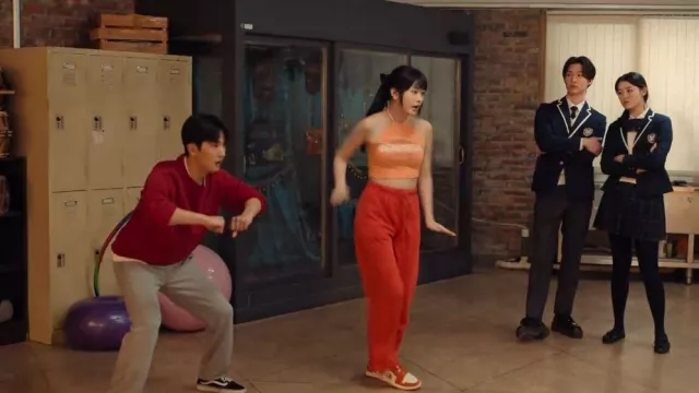 Vans Old Skool Platform portée par Dae (Choi Min-young) comme on le voit dans XO, Kitty (S02E03)