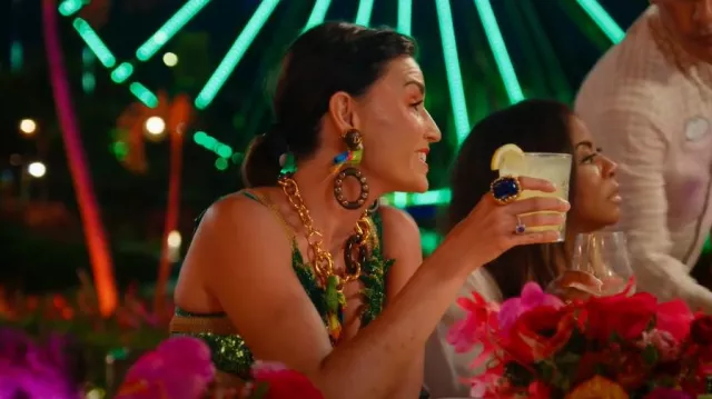 Pendientes de loro de Dolce & Gabbana usados por Bronwyn Newport como se ve en The Real Housewives of Salt Lake City (T05E16)