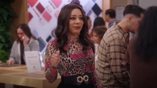 Cinturón Shein Double Ring usado por Rosie (Selenis Leyva) como se ve en Lopez vs Lopez (S03E11)