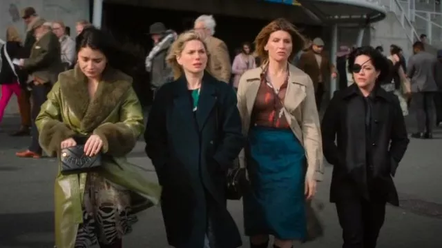 Top de mujer La Paz de Inamorata usado por Eva Garvey (Sharon Horgan) como se ve en Bad Sisters (T02E07)