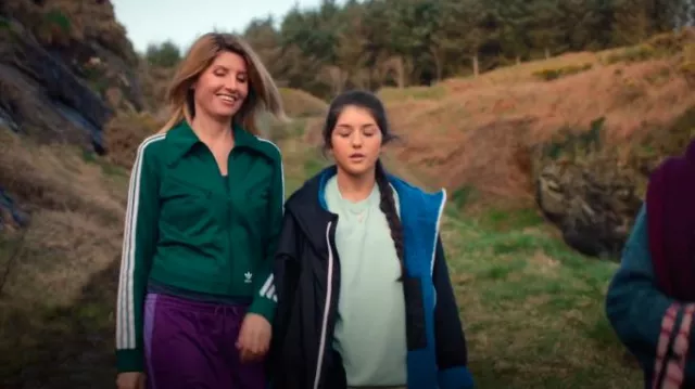Sudadera Adidas Originals Montreal Track Top usado por Eva Garvey (Sharon Horgan) como se ve en Bad Sisters (T02E08)