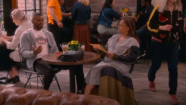 Akira Indie Colorblocked Deep V Sweatshirt worn by Regina Upshaw (Kim Fields) as seen in The Upshaws (S06E10)