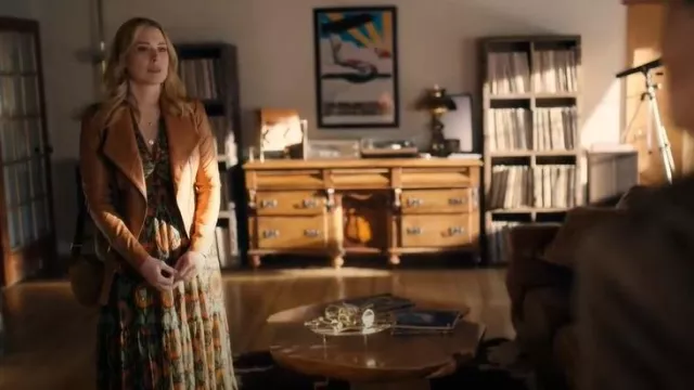 Ulla Johnson Samara Robe Midi Imprimée Nocturne portée par Melinda Monroe (Alexandra Breckenridge) comme on le voit dans Virgin River (S06E05)