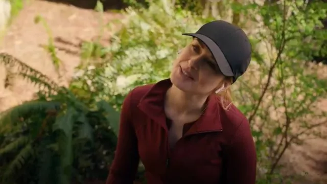 Gorra Lululemon Baller usada por Melinda Monroe (Alexandra Breckenridge) como se ve en Virgin River (S06E06)