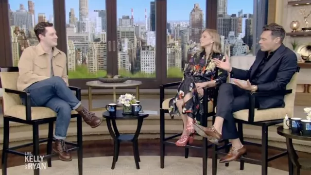 Botas marrones usadas por Noah Reid como se vio en VIVO con Kelly y Ryan 