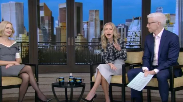 Roland Mouret Arreton Wool Pencil Skirt worn by Kelly Ripa as seen in LIVE with Kelly and Mark on January 21, 2025