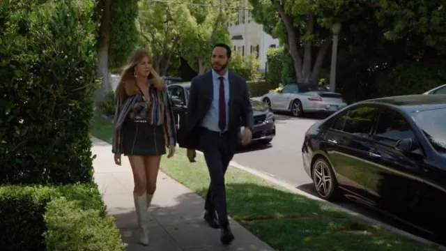 Jupe Levi’s Denim Recraft portée par Morgan Gillory (Kaitlin Olson) comme on le voit dans High Potential (S01E10)