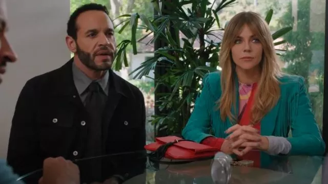 H&M Fold Over Fringe Bag porté par Morgan Gillory (Kaitlin Olson) comme on le voit dans High Potential (S01E10)