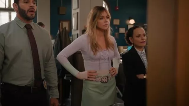 Jupe ASTR Milani portée par Morgan Gillory (Kaitlin Olson) comme on le voit dans High Potential (S01E10)