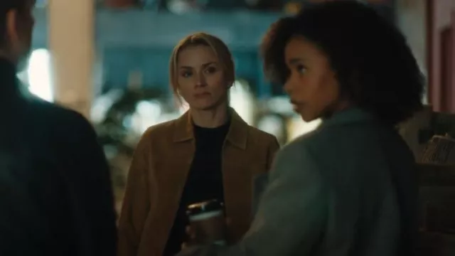 Dandy Del Mar La veste en cuir de Sicile portée par Nina Chase (Shantel VanSanten) comme on le voit dans FBI : Most Wanted (S06E07)