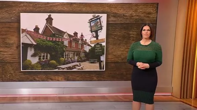 Karen Millen Pointelle Detail Colour Block Knit Dress usado por Dana Jacobson como se vio en CBS Mornings el 26 de enero de 2025