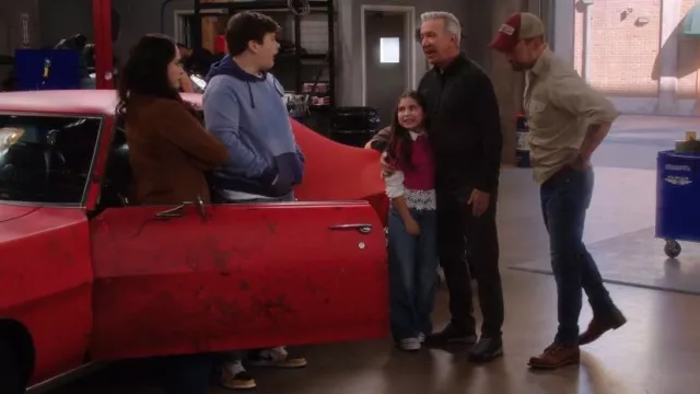 Sudadera con capucha de dos tonos de Ralph Lauren usada por Carter (Maxwell Simkins) como se ve en Shifting Gears (S01E01)