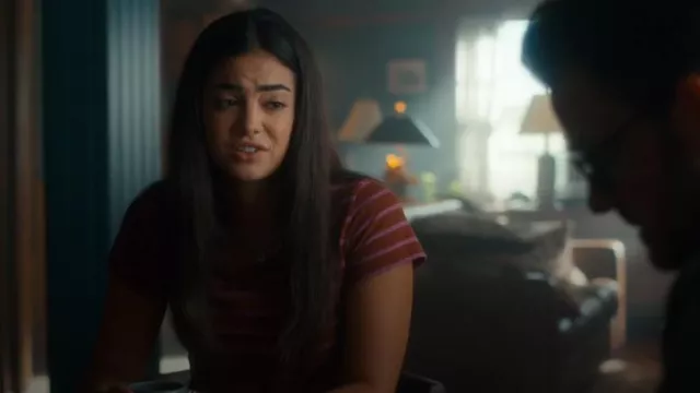 Gap Organic Cotton Vintage Shrunken T-Shirt worn by Alice Dhawan (Sadie Laflamme-Snow) as seen in The Way Home (S03E03)