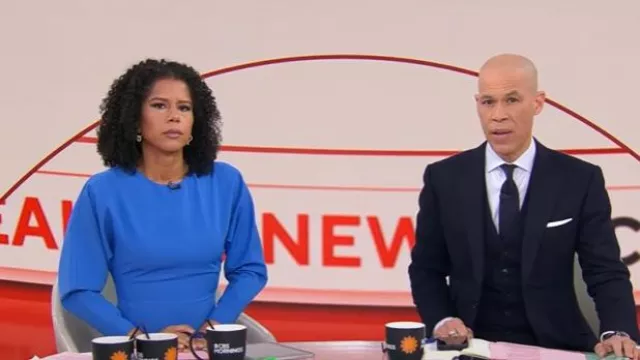 Vestido midi de crepé de Zara en color azulado usado por Adriana Díaz en CBS Mornings el 30 de enero de 2025
