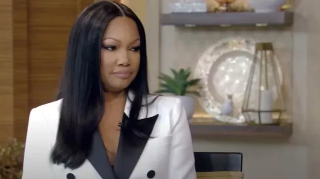 Blazer Kendi de L'Agence usado por Garcelle Beauvais en LIVE with Kelly and Mark el 31 de enero de 2025