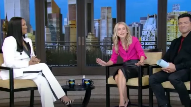 Escarpins Gucci Zebra Stripe portés par Garcelle Beauvais vus en LIVE avec Kelly et Mark le 31 janvier 2025
