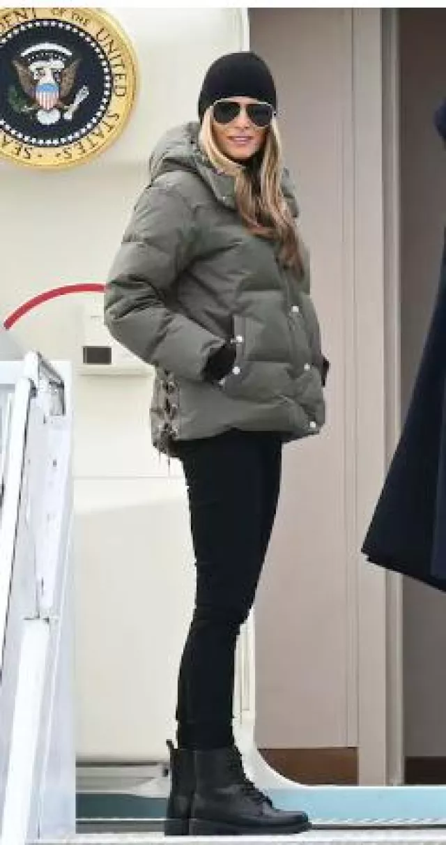 Botas con cordones Xappeal Dion en negro usadas por Melania Trump al abordar el Air Force One a Carolina del Norte el 24 de enero de 2025