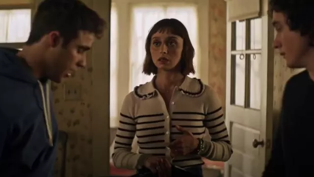 Ulla Johnson Cardigan rayé en laine Faustine porté par Chrissy Beppo (Sofia Hasmik) comme on le voit dans Superman & Lois (S04E04)