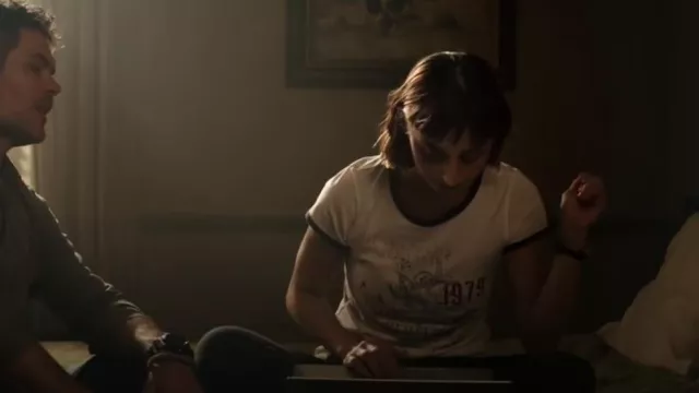 Anthropologie Pilcro Slim Ringer Tee porté par Chrissy Beppo (Sofia Hasmik) comme on le voit dans Superman & Lois (S04E04)