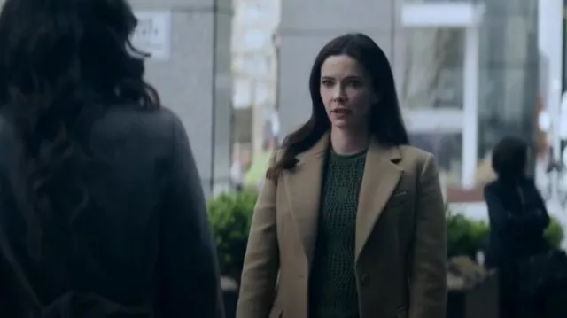 Manteau en laine Hobbs London Cavendish porté par Lois Lane (Bitsie Tulloch) comme on le voit dans Superman & Lois (S04E09)