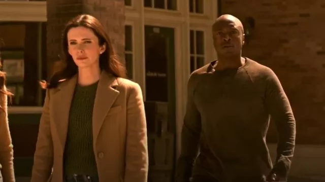 Buffalo David Bitton Men's Long Sleeve Henley worn by John Henry Irons (Wolé Parks) as seen in Superman & Lois (S04E10)